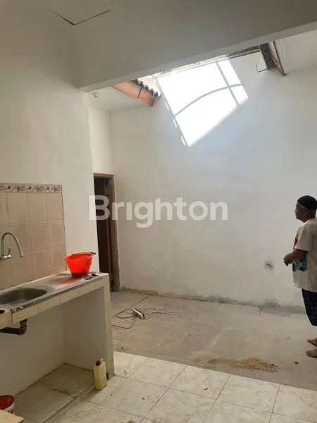 image PLOSO TIMUR, SUDAH DIRENOVASI DAN CAT, TINGGAL MASUK, DEKAT KENJERAN, PASAR ATOM, UNIVERSITAS WIDYA MANDALA (5)