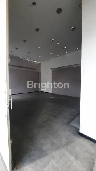 TEMPAT USAHA STRATEGIS MAINROAD KEBON KAWUNG