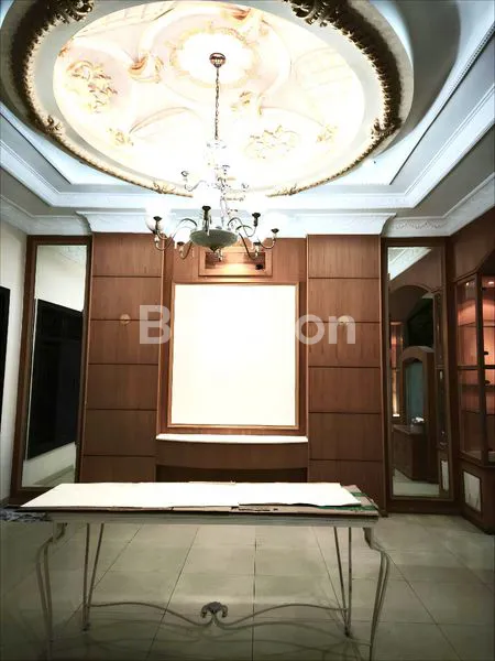 • DI JUAL / DI SEWAKAN VILLA DI PERUMAHAAN ELITE  • KOMPLEK SARI MAS, JL. PUTRI HIJAU - SEMI FURNISHED ( SESUAI FOTO - INCLUDE 3 UNIT AC )