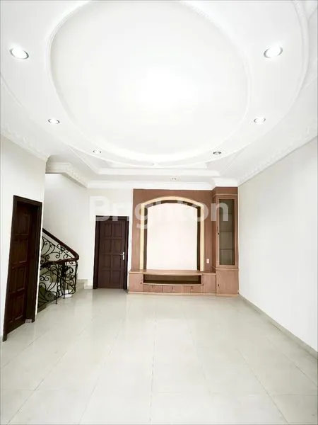 image • DI JUAL / DI SEWAKAN VILLA DI PERUMAHAAN ELITE  • KOMPLEK SARI MAS, JL. PUTRI HIJAU - SEMI FURNISHED ( SESUAI FOTO - INCLUDE 3 UNIT AC ) (2)