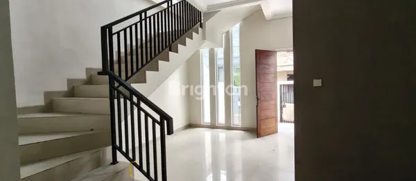 image JERUK MANIS, 2 LANTAI (6)