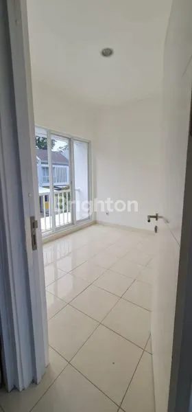 image RUMAH DI SERPONG LAGOON MURAH !! (4)