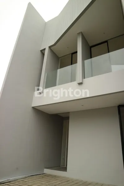 image RUMAH 2 LANTAI MODERN SPEK PREMIUM 12 MENIT DARI PAKUWON MALL SURABAYA BARAT (1)