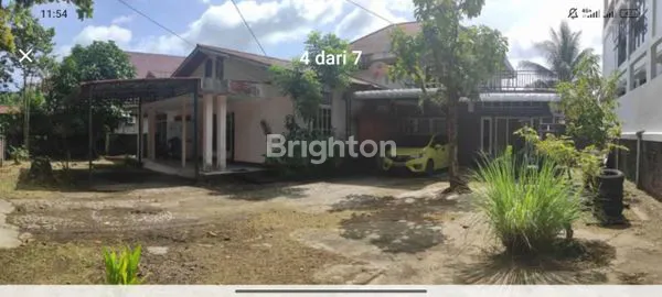 image RUMAH BESAR DENGAN TANAH LUAS DI KOMPLEK UNTAN, PONTIANAK TENGGARA (2)