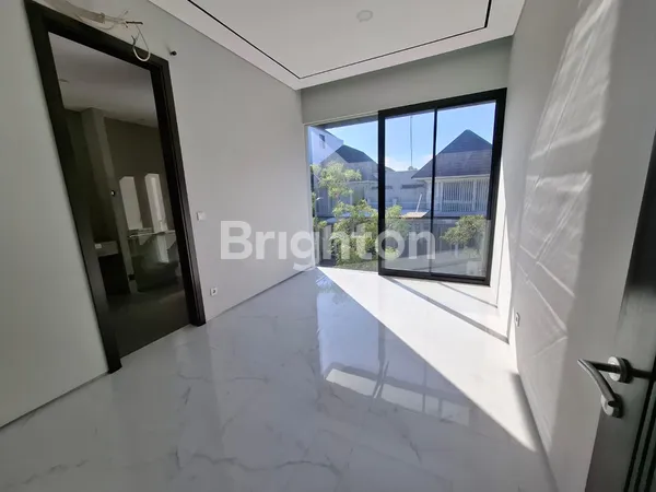 image RUMAH MEWAH MINIMALIS STAMFORD PLACE CITRALAND UTAMA BARU GRESS (3)