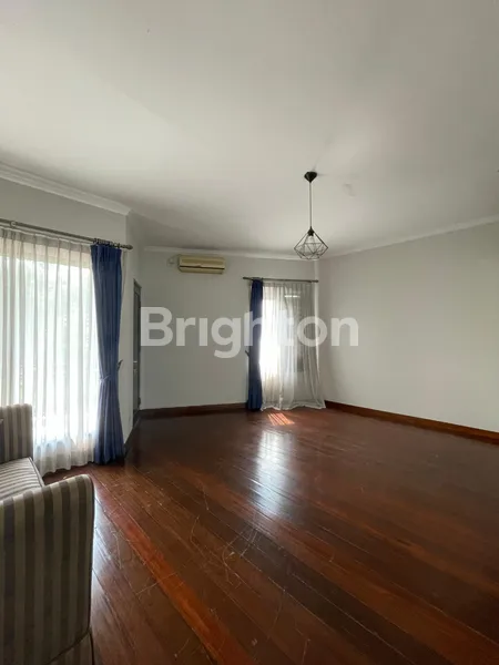 image RUMAH MODERN FULLY FURNISHED DEKAT LABSCHOOL VILLA CINERE MAS DEPOK   (8)