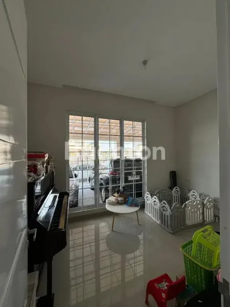 image DIJUAL RUMAH MINIMALIS PURI GALAXY FURNISHED SIAP HUNI, DINGIN HADAP SELATAN  (8)