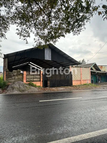 GUDANG STRATEGIS DI JALAN RAYA UTAMA