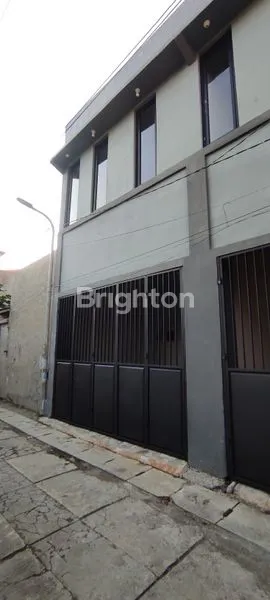 image RUMAH BARU 2 LANTAI TENGAH KOTA SIAP HUNI (1)