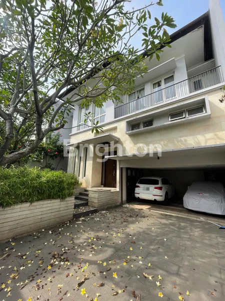 RUMAH SEMI FURNISHED STRATEGIS SELANGKAH MENUJU SCBD SENOPATI JAKARTA SELATAN