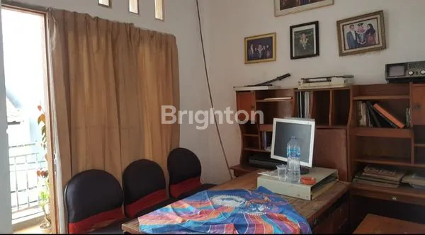 image RUMAH 2.5  LANTAI LOKASI STRATEGIS DIPATAL SENAYAN JAKARTA SELATAN (3)