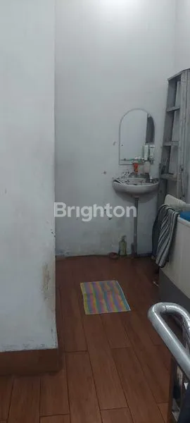 image RUMAH 2.5  LANTAI LOKASI STRATEGIS DIPATAL SENAYAN JAKARTA SELATAN (5)