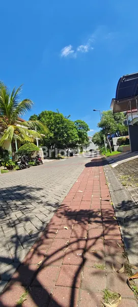 image DIJUAL RUMAH GRESS MINIMALIS MODERN MURAH CITRALAND SURABAYA (2)