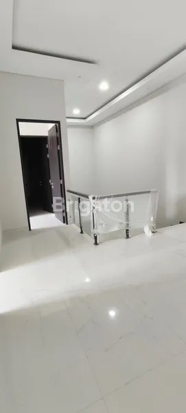 image DIJUAL RUMAH GRESS MINIMALIS MODERN MURAH CITRALAND SURABAYA (6)