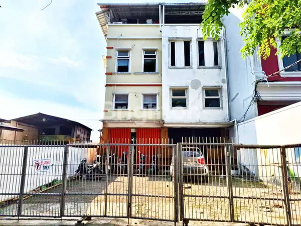 RUKO 3,5 LANTAI DI TEBET DEKAT STASIUN LOKASI USAHA STRATEGIS