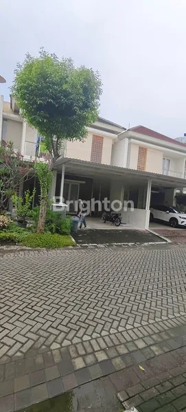 image DIJUAL RUMAH TERAWAT DAN MURAH CITRALAND SURABAYA (1)
