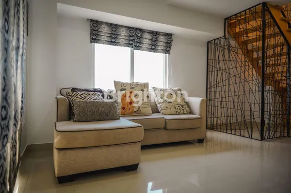 image APARTEMEN MAQNA RESIDENCE FULL FURNISHED: MEWAH MEZANINE LOFT 2 BEDROOM DI MERUYA UTARA, KEMBANGAN, JAKARTA BARAT. MILIK PUBLIC FIGURE (2)