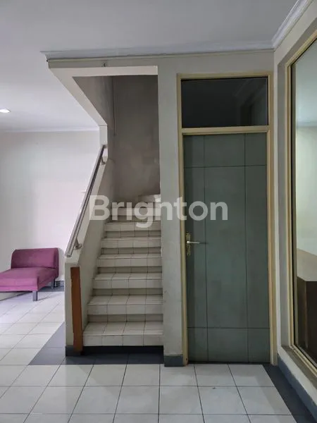 image RUMAH MODERN 2,5 LANTAI DI CLUSTER GARCIA MODERNLAND – HARGA MENARIK! (7)