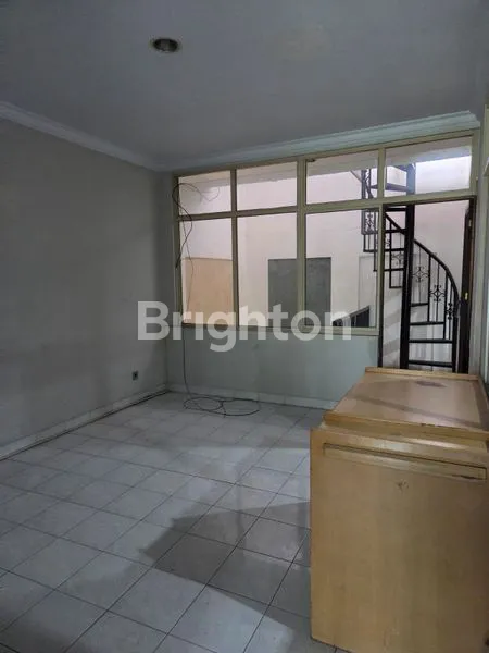 image RUMAH MODERN 2,5 LANTAI DI CLUSTER GARCIA MODERNLAND – HARGA MENARIK! (3)