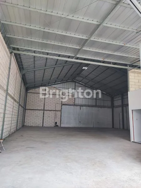 GUDANG STRATEGIS SIAP PAKAI DEKAT GERBANG TOL KRAPYAK