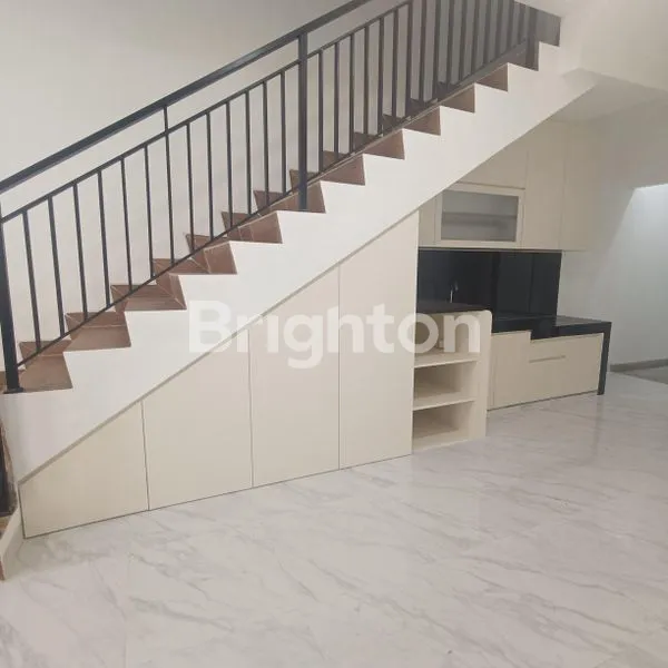 image RUMAH LEBAR 2 MOBIL, LOKASI STRATEGIS DI DURI KEPA, JAKARTA BARAT (4)