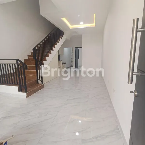 image RUMAH LEBAR 2 MOBIL, LOKASI STRATEGIS DI DURI KEPA, JAKARTA BARAT (2)