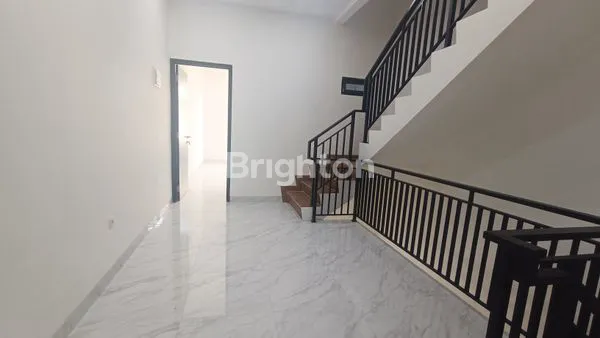 image RUMAH LEBAR 2 MOBIL, LOKASI STRATEGIS DI DURI KEPA, JAKARTA BARAT (6)