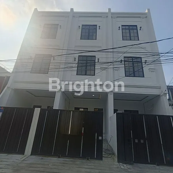 image RUMAH LEBAR 2 MOBIL, LOKASI STRATEGIS DI DURI KEPA, JAKARTA BARAT (1)