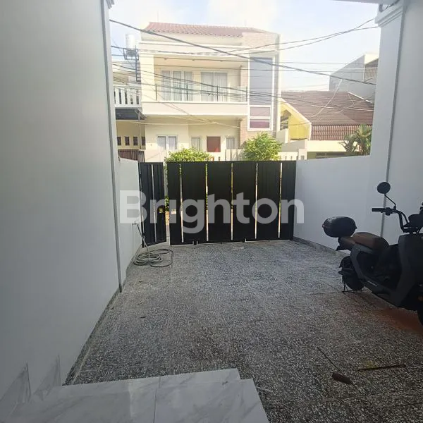 image RUMAH LEBAR 2 MOBIL, LOKASI STRATEGIS DI DURI KEPA, JAKARTA BARAT (7)