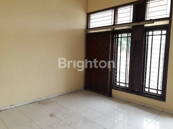 image MRICAN RUMAH COCOK UNTUK KANTOR SHOWROOM PINGGIR JALAN RAYA TENTARA PELAJAR SEMARANG (4)