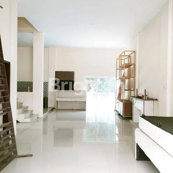 image RUMAH DENGAN • VIEW IDAMAN DI BELAKANG RUMAH, LANGSUNG KE LAPANGAN GOLF (1)