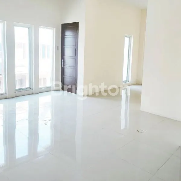 image RUMAH DENGAN • VIEW IDAMAN DI BELAKANG RUMAH, LANGSUNG KE LAPANGAN GOLF (3)