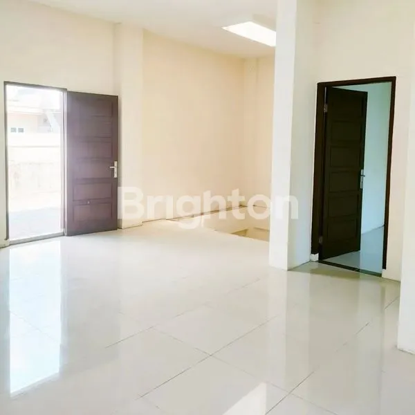 image RUMAH DENGAN • VIEW IDAMAN DI BELAKANG RUMAH, LANGSUNG KE LAPANGAN GOLF (4)