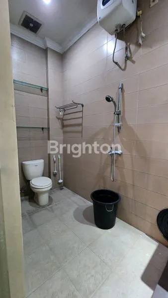 image RUKO 3 LANTAI DI TENGAH KOTA KEDIRI LOKASI STRATEGIS DEKAT DENGAN FASILITAS UMUM (6)