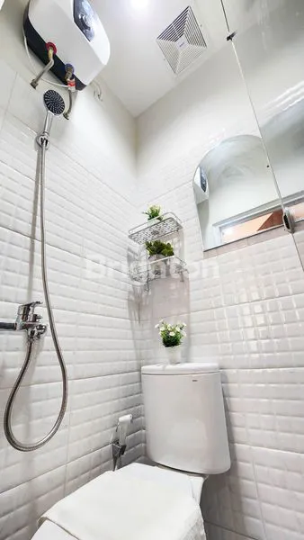 image INVESTASI RUMAH KOST BARU, GRANIT, FULL TERISI 18 KAMAR! STRATEGIS DI TANJUNG DUREN, JAKARTA BARAT. ROI 8-10% (7)