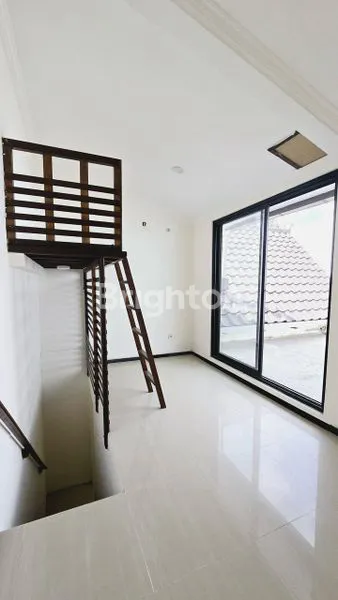 image RUMAH MINIMALIS TAMAN PUSPA RAYA CITRALAND SURABAYA (2)