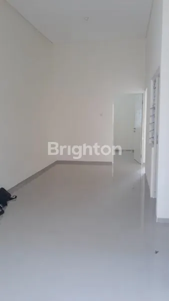 image RUMAH BARU 1 LANTAI MODERN TENGAH RUNGKUT SURABAYA TIMUR DEKAT UPN SIER AMESTA LIVING ALANA DAN JUANDA (2)