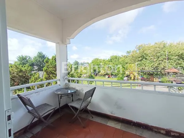 image RUMAH MEWAH BERKONSEP VILLA MEWAH (4)