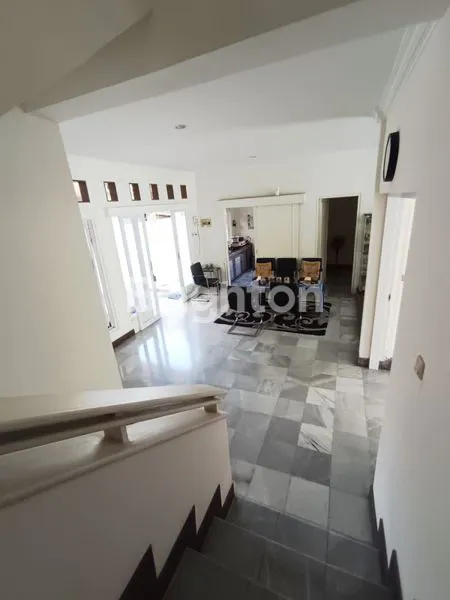 image RUMAH MEWAH BERKONSEP VILLA MEWAH (5)