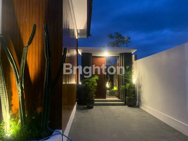 image VILLA FULLY FURNISHED DI KEDUNGU – 3 KAMAR TIDUR, KOLAM RENANG, 7 MENIT KE PANTAI (1)