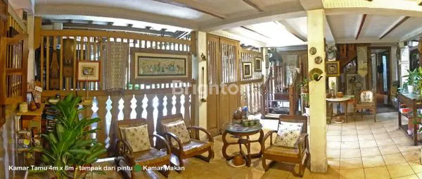 image RUMAH KAYU 2 LANTAI DIKELILINGI DENGAN TAMAN KEBUN YANG ASRI (2)