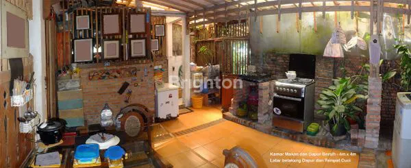 image RUMAH KAYU 2 LANTAI DIKELILINGI DENGAN TAMAN KEBUN YANG ASRI (5)