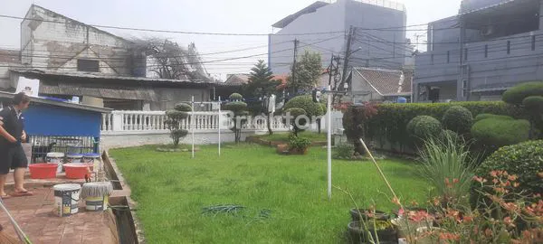 image RUMAH HOEK KANTONG HADAP 3 ARAH DI CENGKARENG (2)
