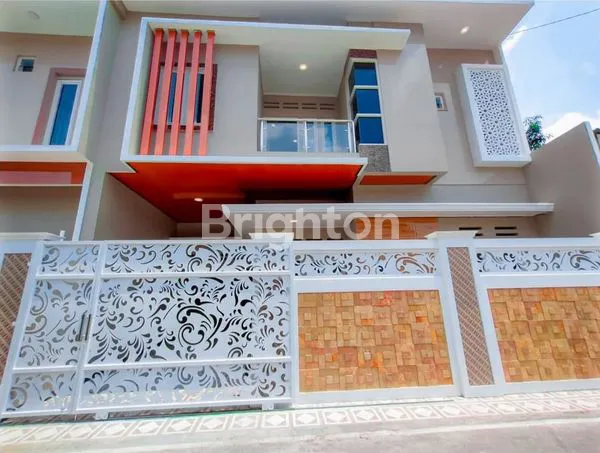 RUMAH BARU 2 LANTAI DI TENGAH KOTA SOLO