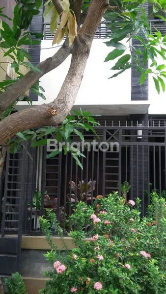 image RUMAH NYAMAN DI TENGAH KOTA (2)