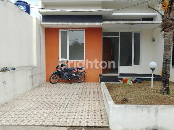 image TOWNHOUSE RUMAH BARU KPR DP 0% PAMULANG (1)