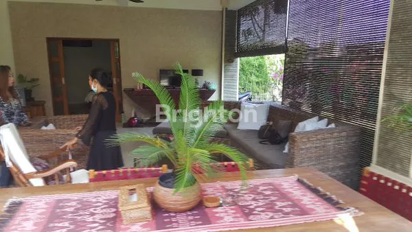 image VILLA DENGAN KEBUN LUAS DI KEROBOKAN (8)