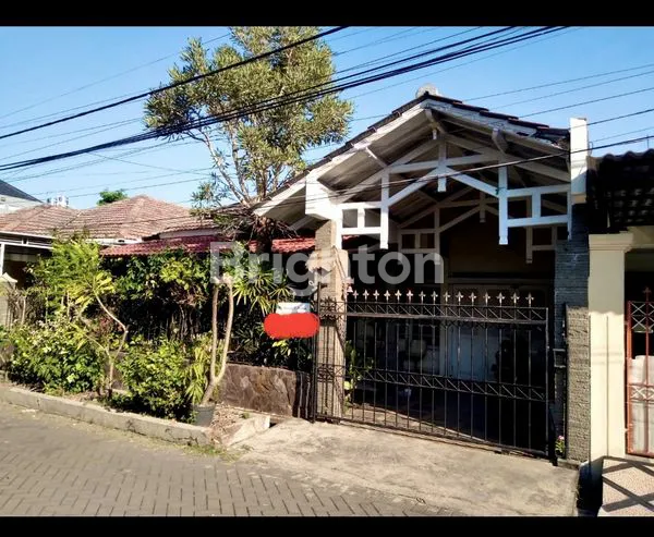 image MANYAR RUMAH LAMA SIAP HUNI TERAWAT LOKASI TENGAH KOTA PUSAT BISNIS (1)