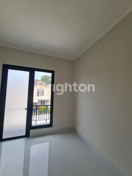 image RUMAH CANTIK SIAP HUNI DALAM CLUSTER KOTA WISATA DI AREA KOMERSIAL KOTA WISATA CIBUBUR (5)