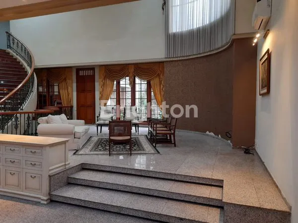 image RUMAH MEWAH DI NGINDEN INTAN SURABAYA (4)